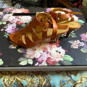 Nine West neutral sandals